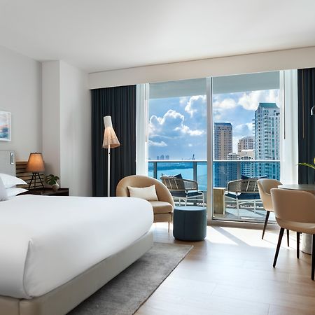 Kimpton Epic Hotel By Ihg Miami Bagian luar foto A guest room at the hotel
