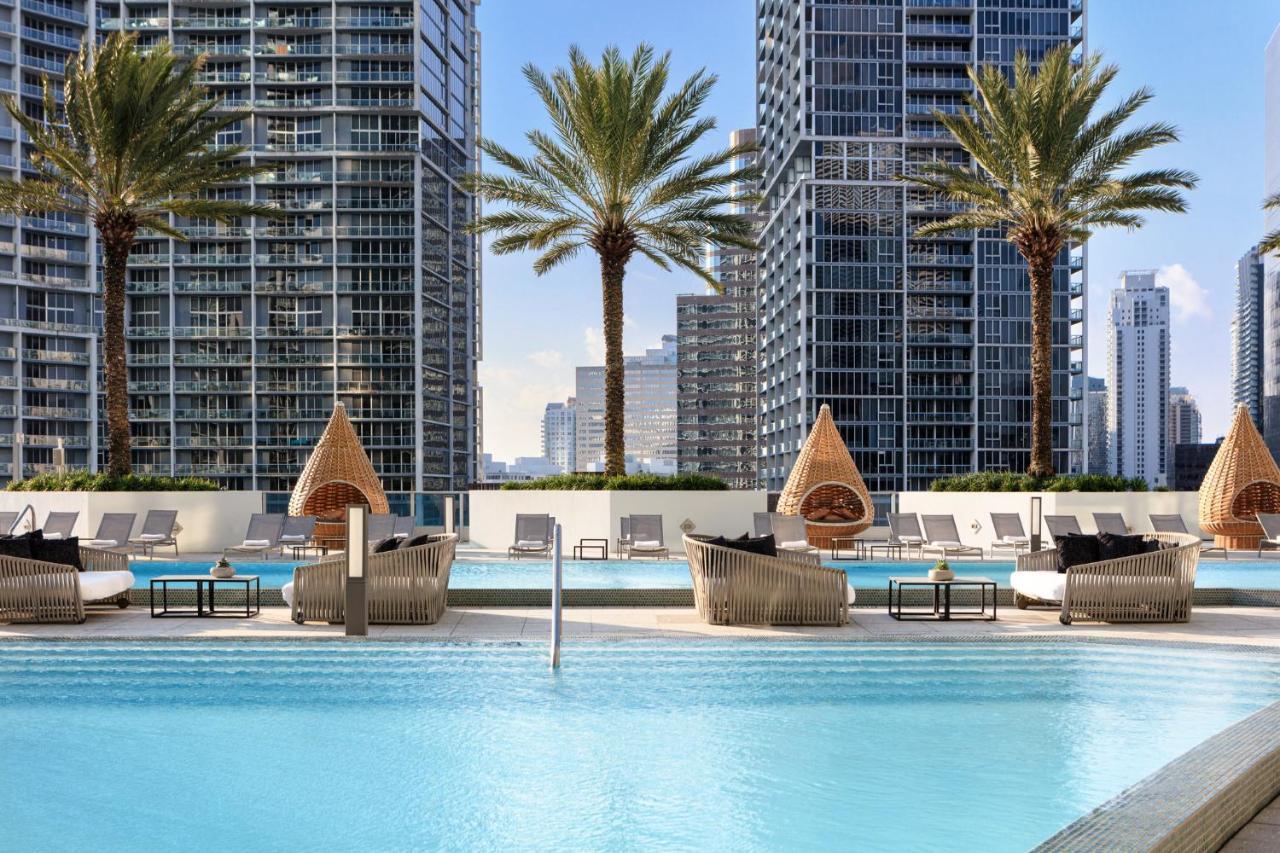 Kimpton Epic Hotel By Ihg Miami Bagian luar foto The rooftop pool at the SLS Brickell