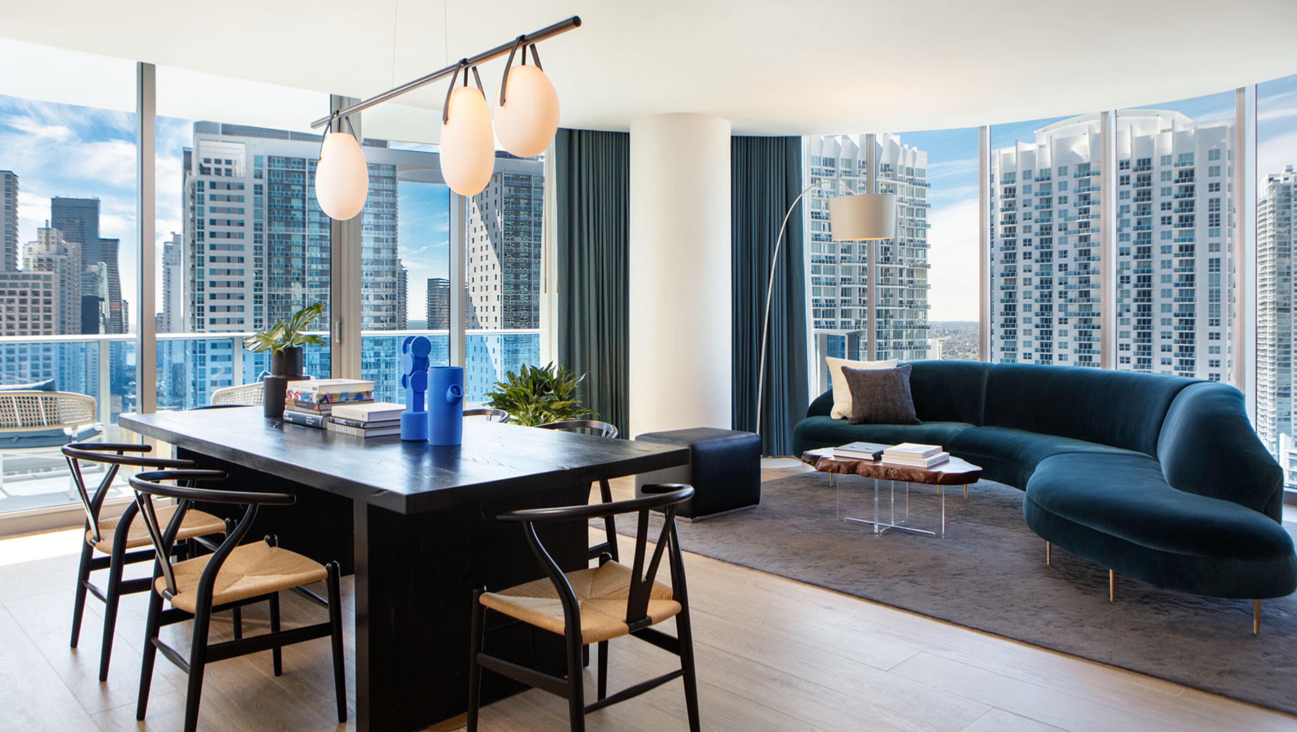 Kimpton Epic Hotel By Ihg Miami Bagian luar foto A living room at the Ritz-Carlton, South Beach
