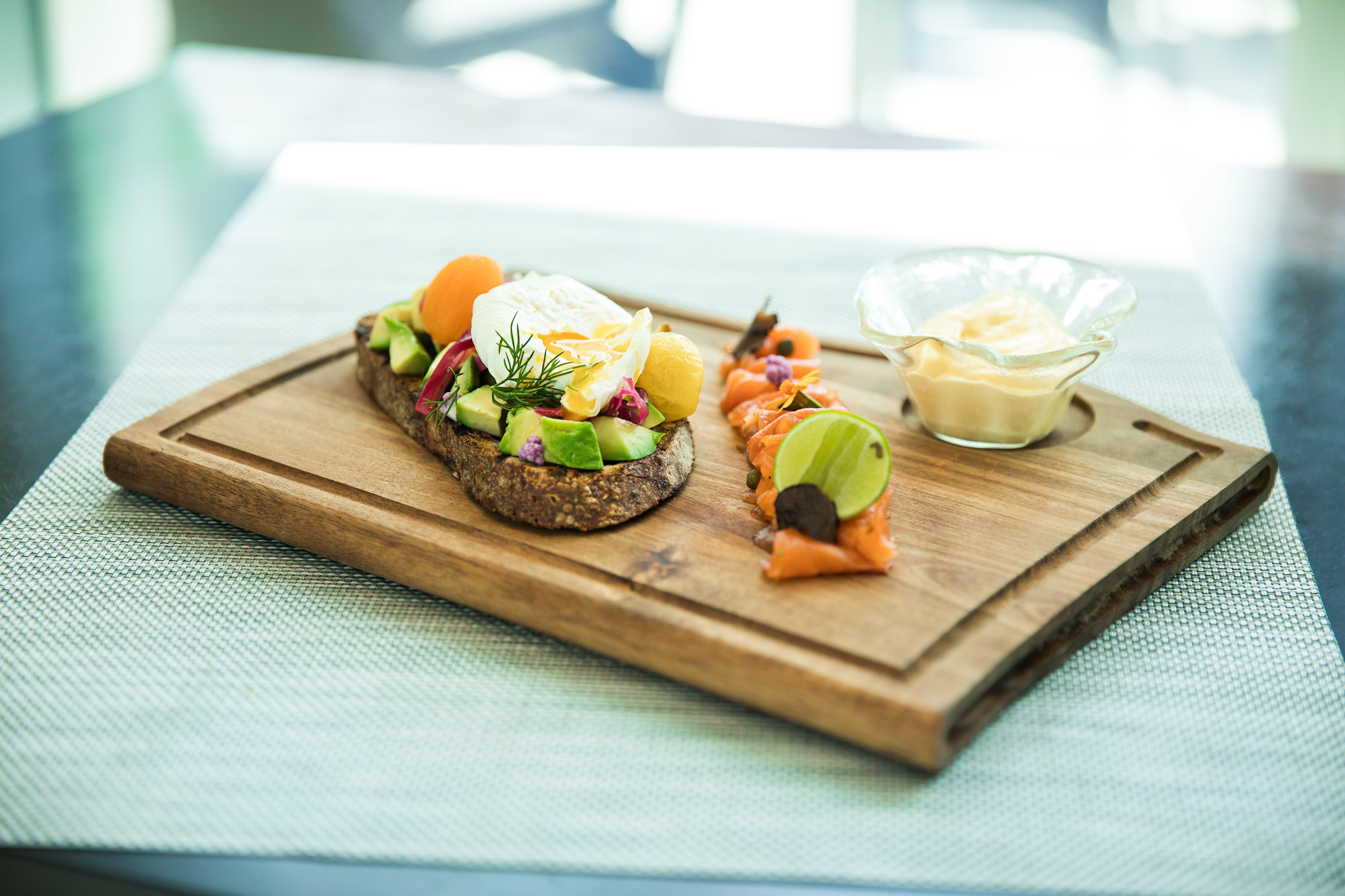 Kimpton Epic Hotel By Ihg Miami Bagian luar foto A wooden cutting board
