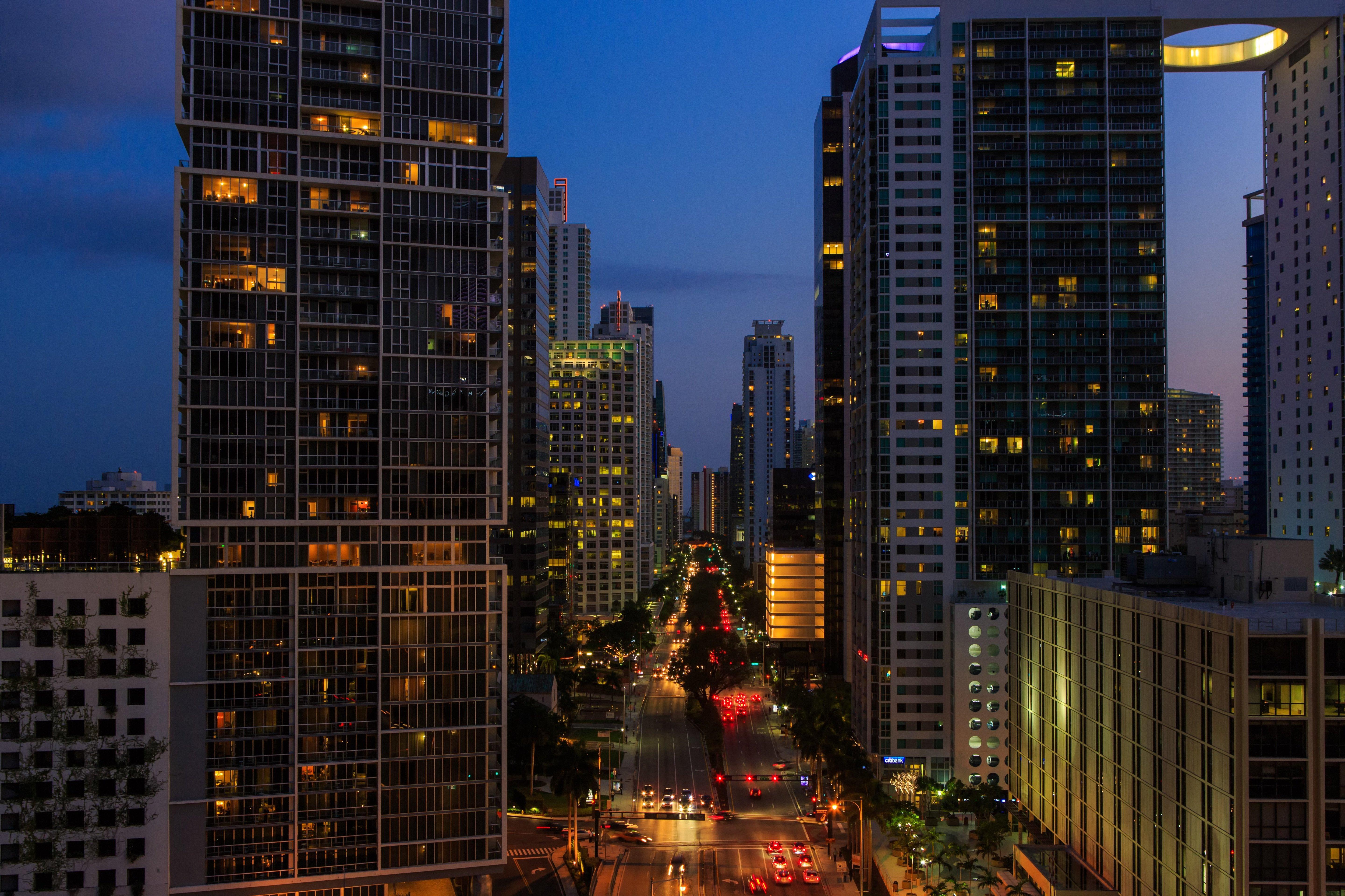 Kimpton Epic Hotel By Ihg Miami Bagian luar foto Residential buildings in the district