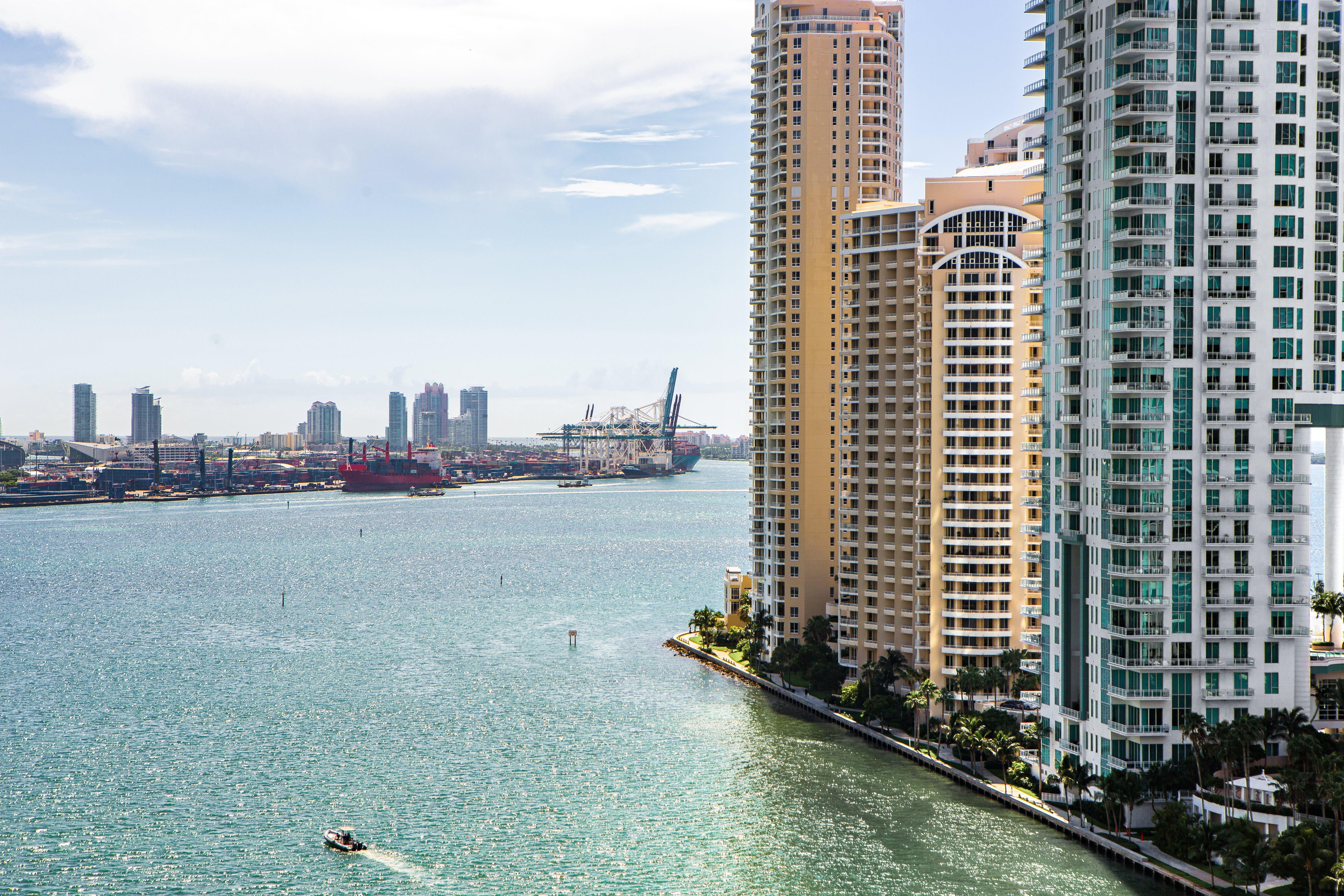 Kimpton Epic Hotel By Ihg Miami Bagian luar foto View of San Diego from the Marina district