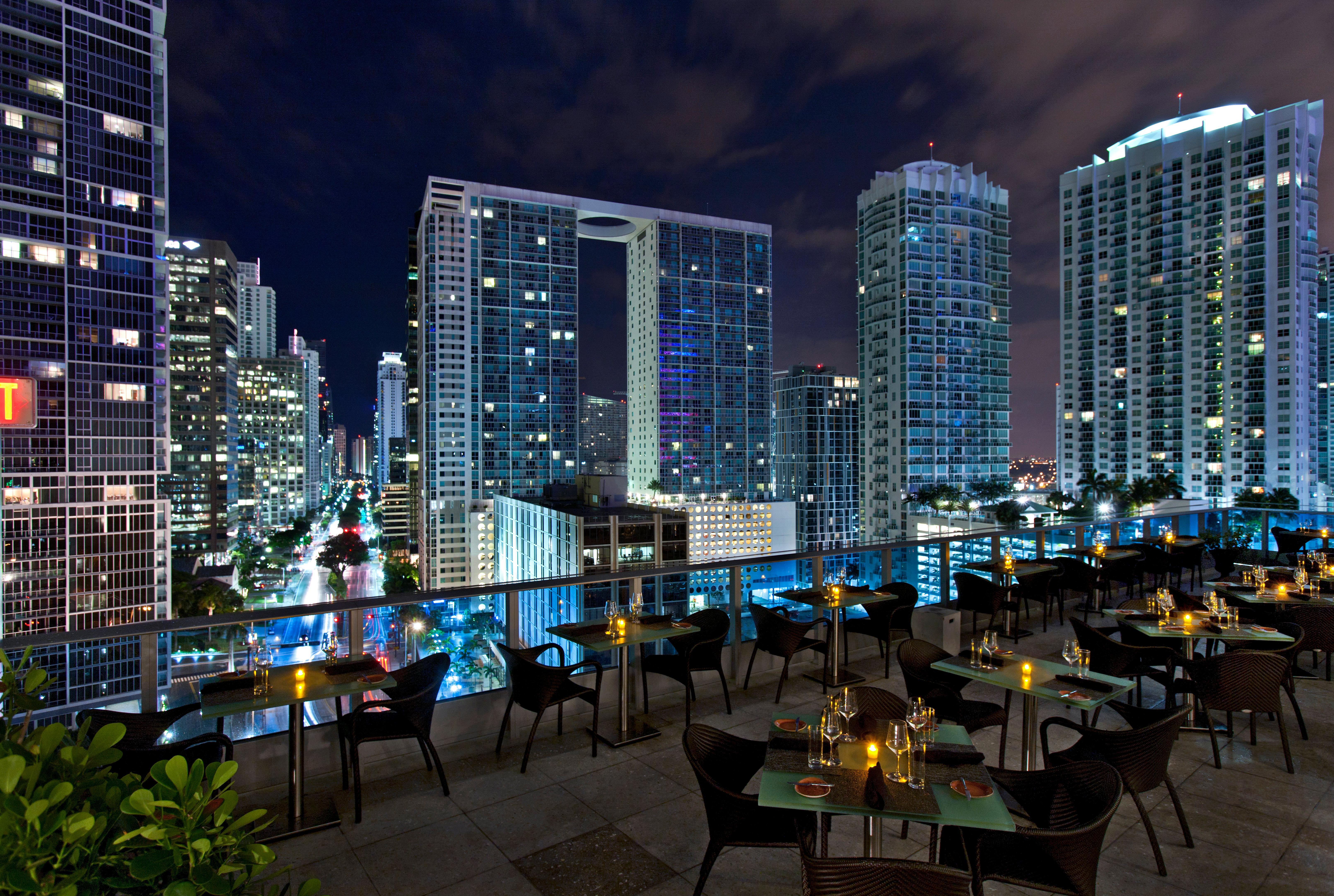 Kimpton Epic Hotel By Ihg Miami Bagian luar foto View from the rooftop bar
