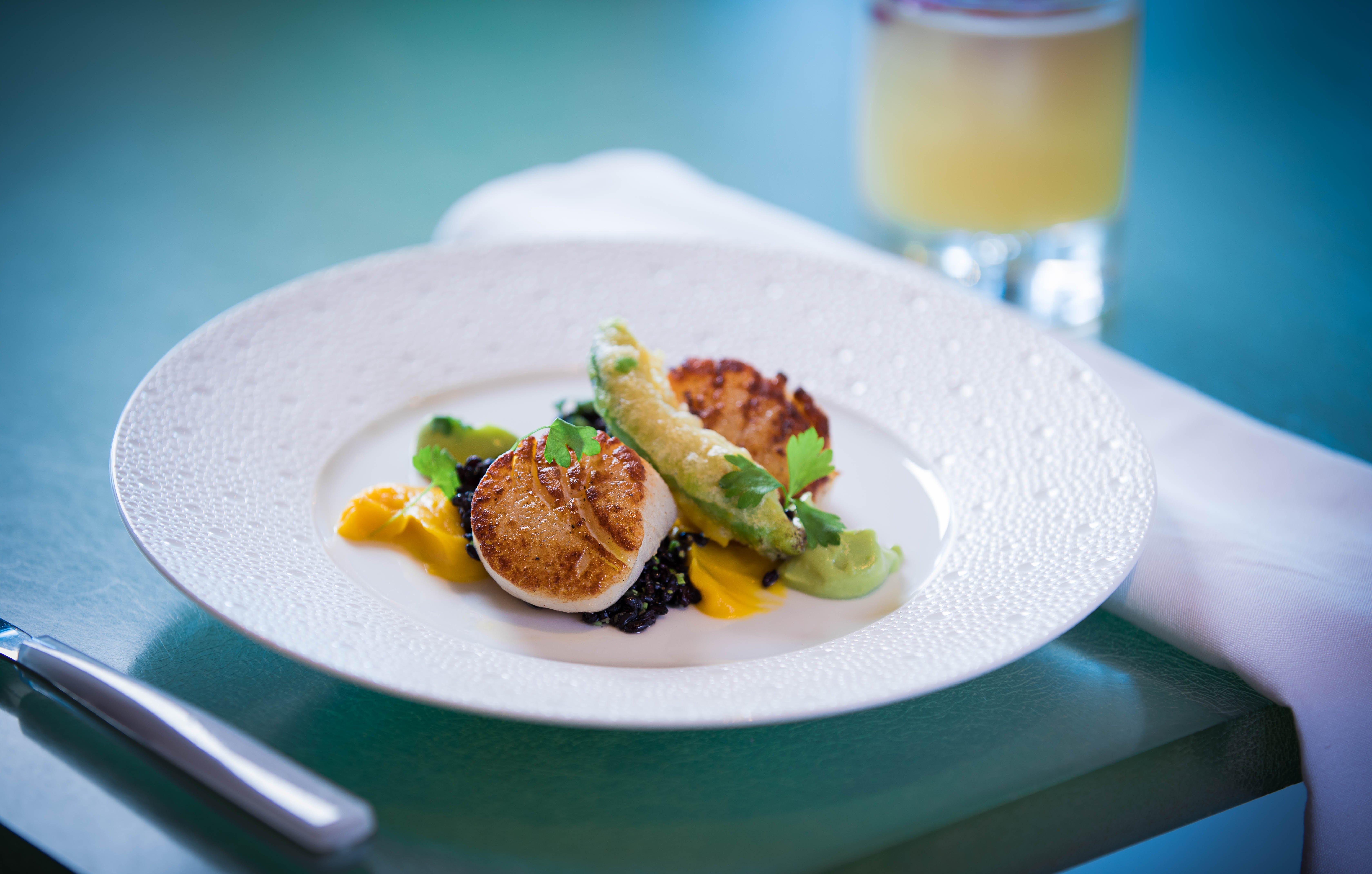 Kimpton Epic Hotel By Ihg Miami Bagian luar foto Scallops with black pudding and mango