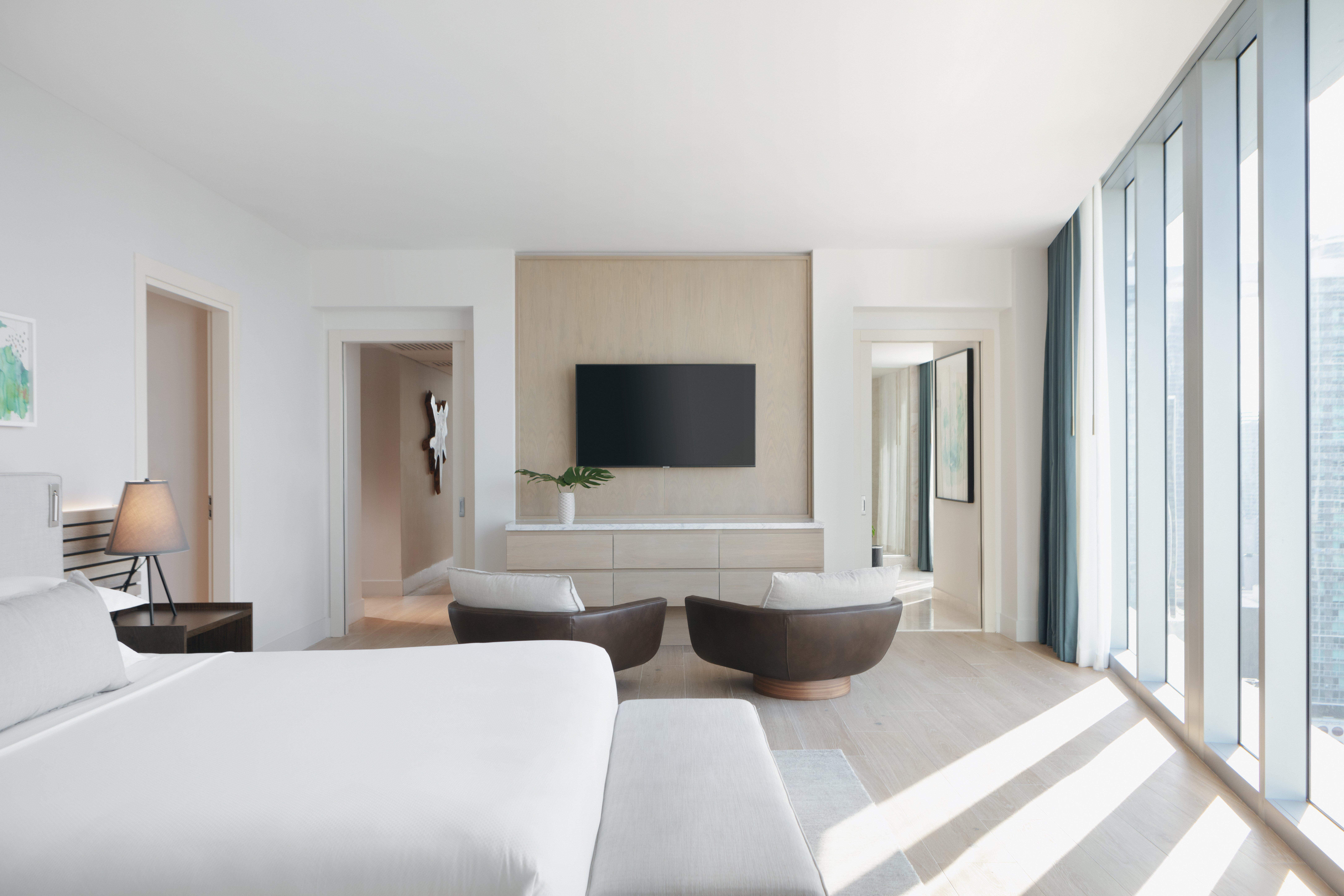 Kimpton Epic Hotel By Ihg Miami Bagian luar foto A bedroom at the Four Seasons Hotel
