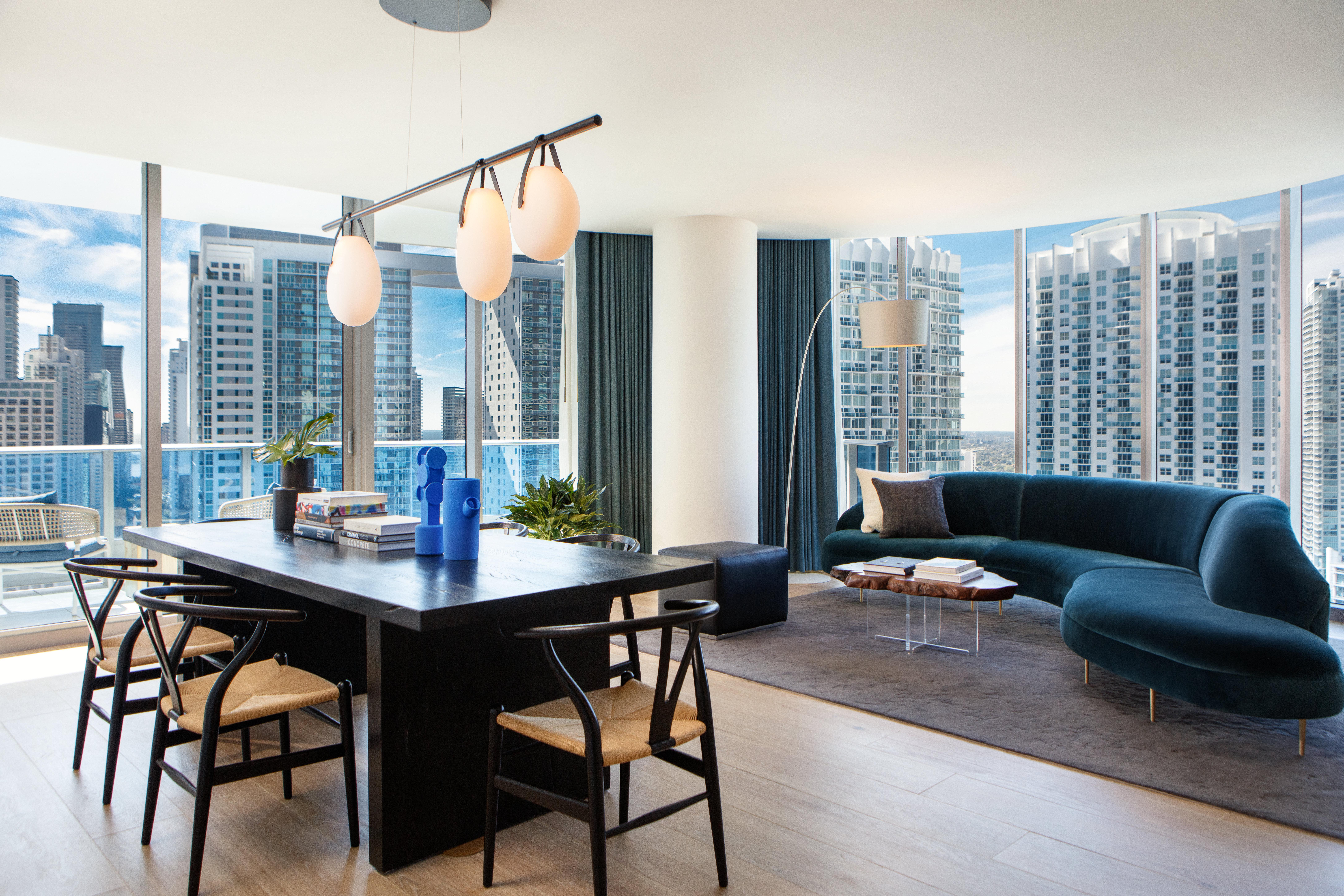 Kimpton Epic Hotel By Ihg Miami Bagian luar foto A living room at the Ritz-Carlton, South Beach