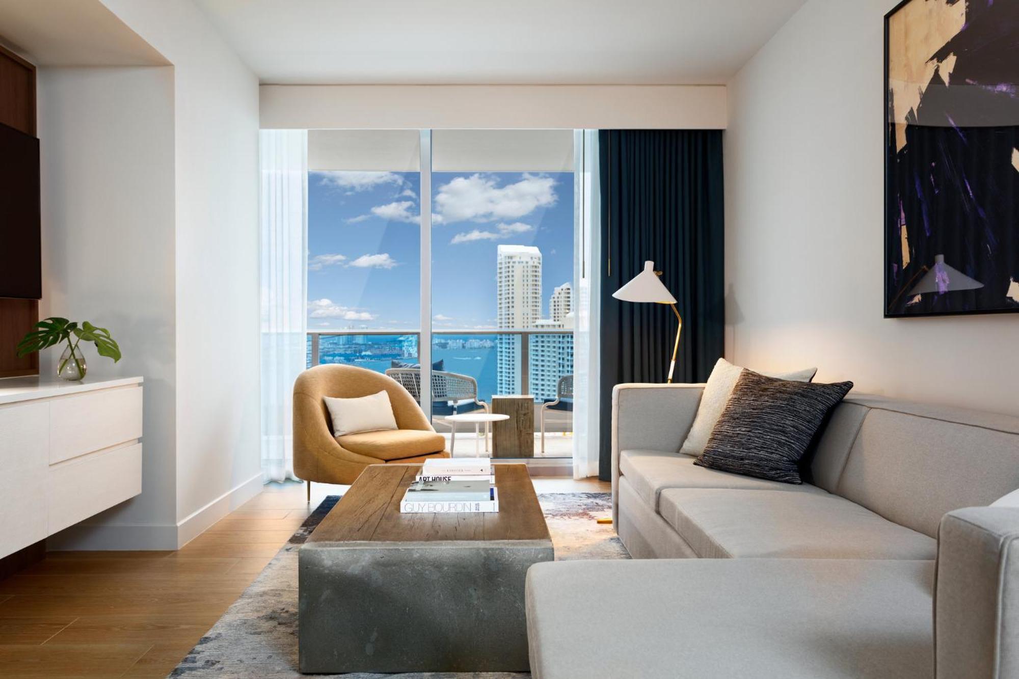 Kimpton Epic Hotel By Ihg Miami Bagian luar foto Living room